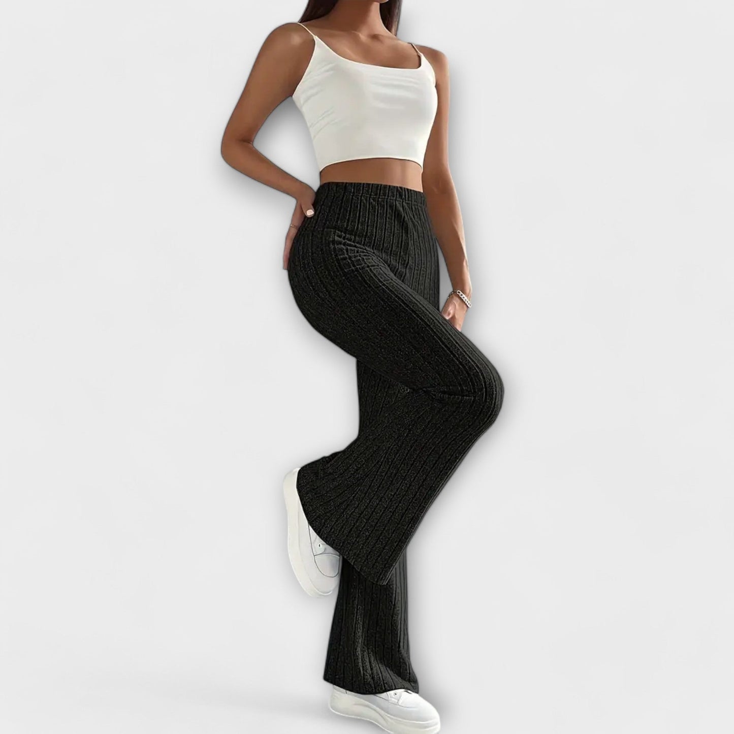 Pantalones elegantes para mujeres con corte destacado