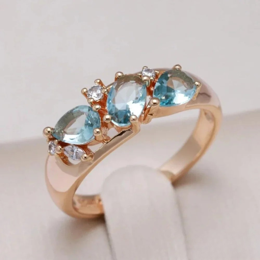 Anillo de oro con circonita azul - Joya lujosa y elegante