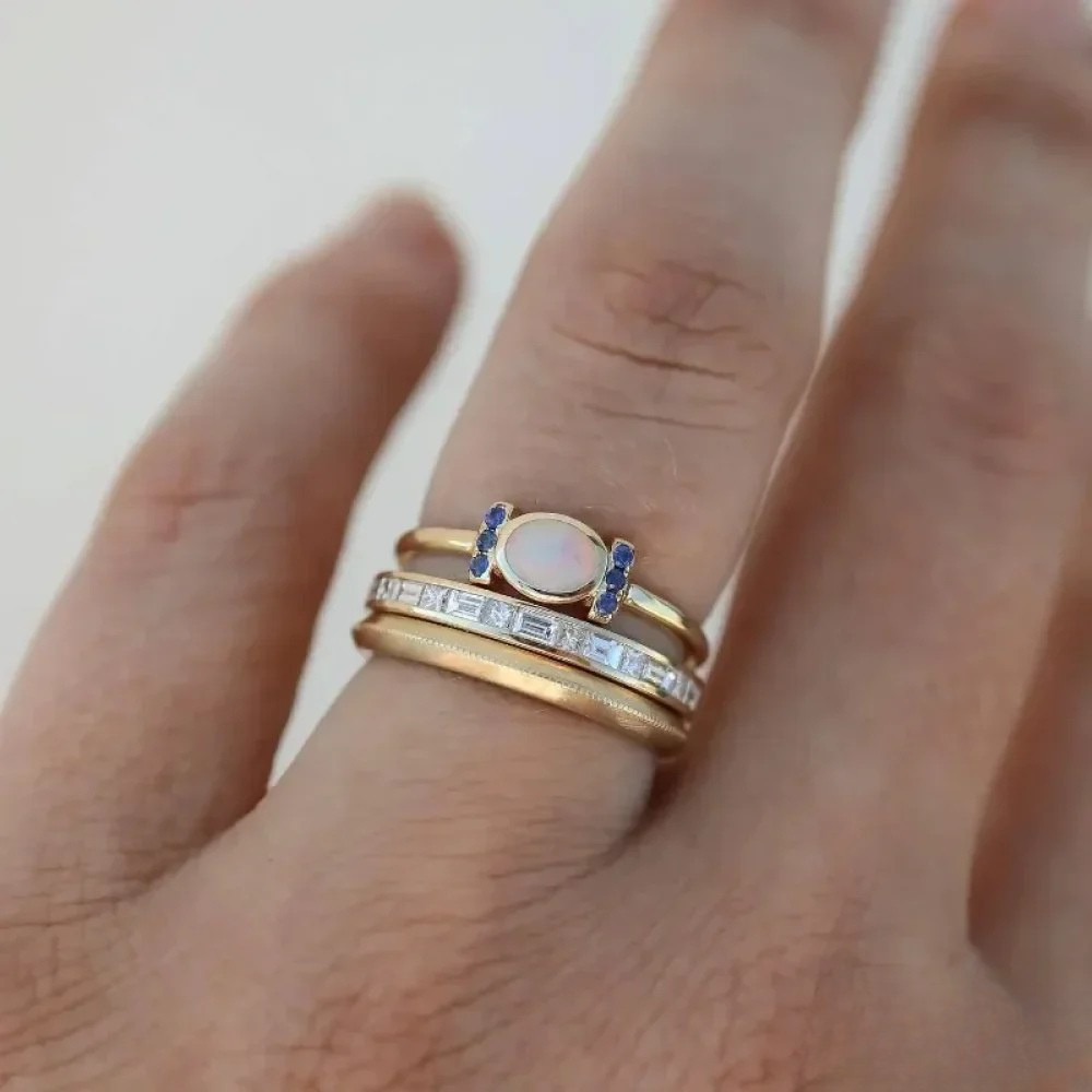 Anillo de ópalo dorado vintage