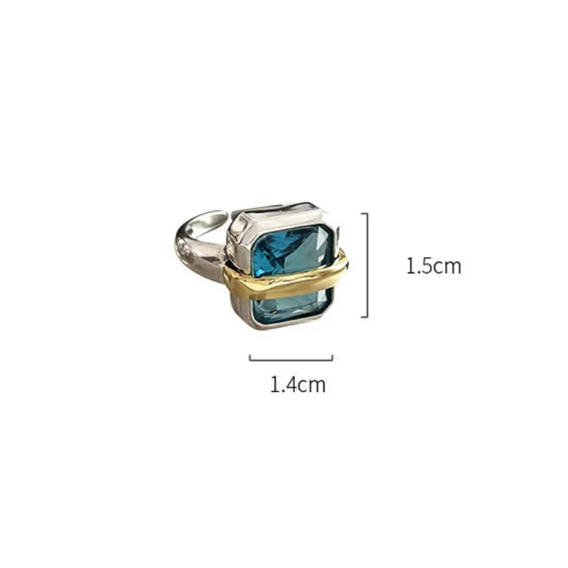 Anillo de plata con zirconia azul - Elegancia y estilo diario