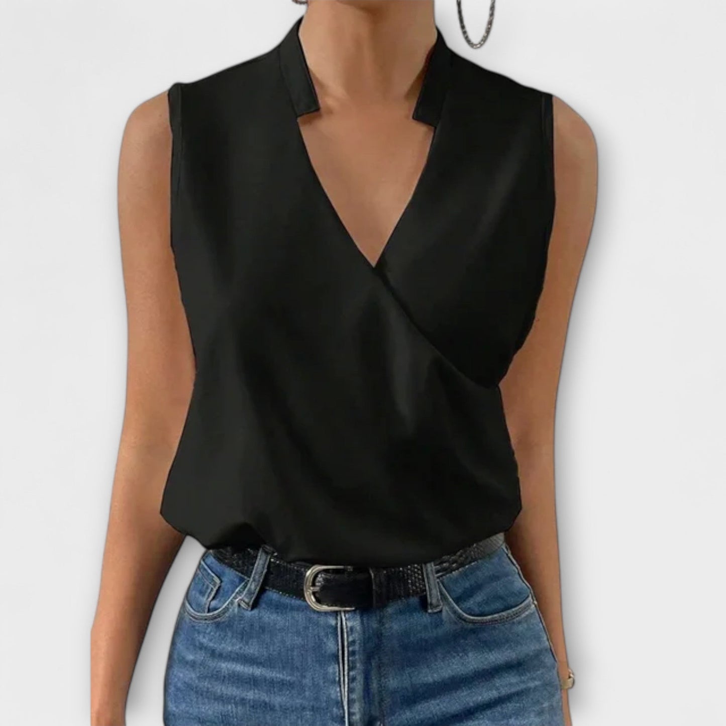 Top suave de verano con cuello en V