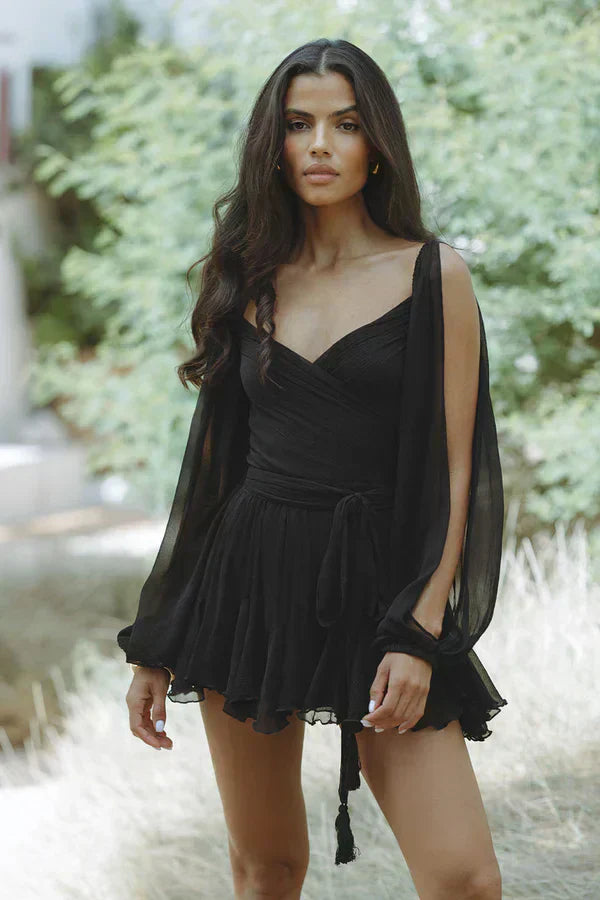 Noche | Vestido mini juguetón con mangas abullonadas