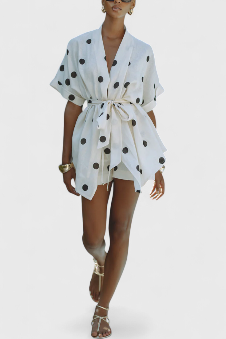 Conjunto de kimono con lazo y pantalones cortos con puntos