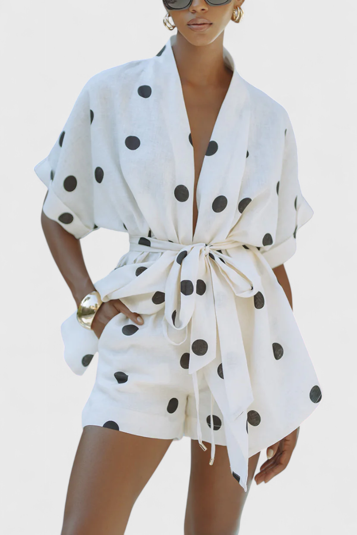 Conjunto de kimono con lazo y pantalones cortos con puntos