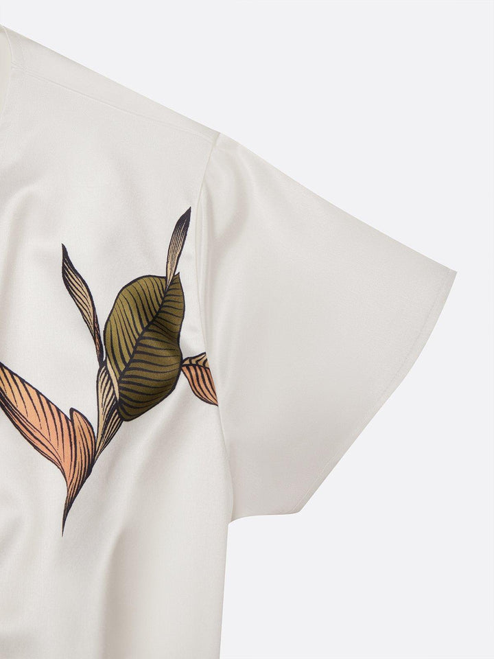 Vestido midi ajustado de satén con mangas cortas y motivo de hojas blancas