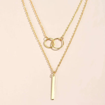 Collar de oro retro con un par de círculos dobles