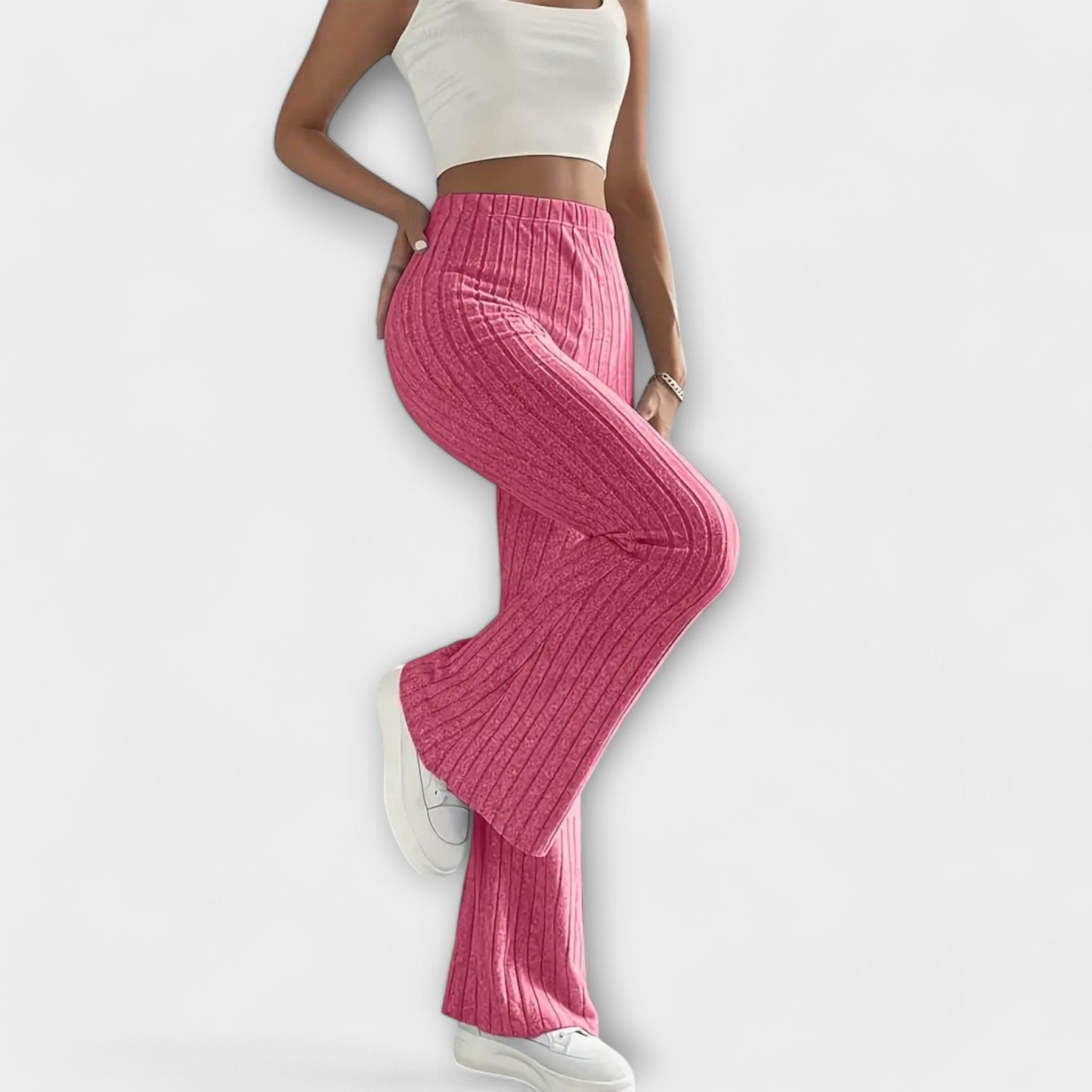 Pantalones elegantes para mujeres con corte destacado