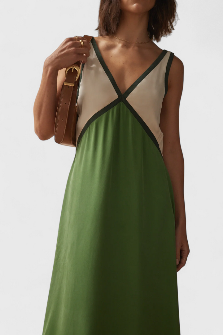 Vestido boho de verano con cuello en V