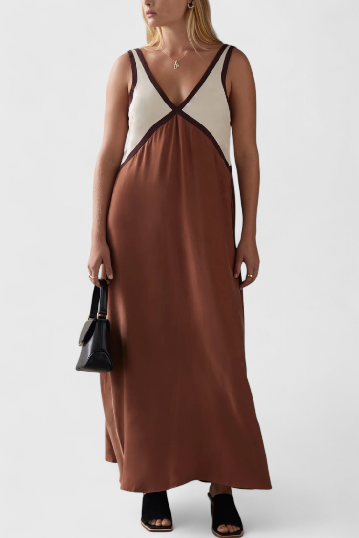Vestido boho de verano con cuello en V