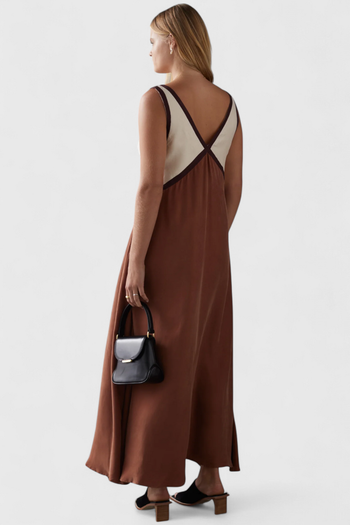 Vestido boho de verano con cuello en V