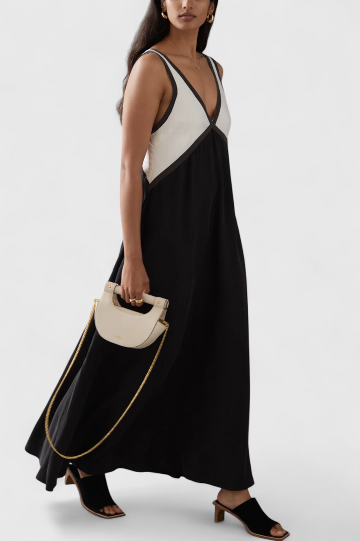 Vestido boho de verano con cuello en V