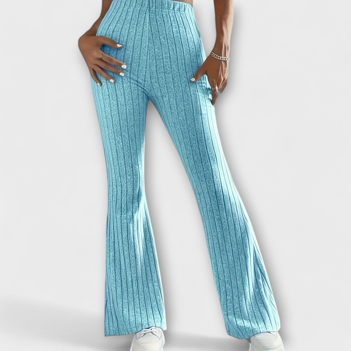 Pantalones elegantes para mujeres con corte destacado