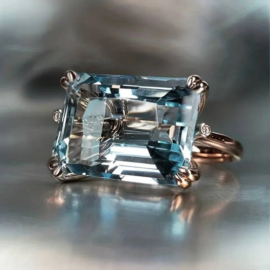 Anillo de zirconia clásica estilo vintage