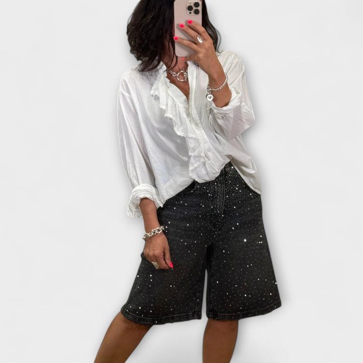 Pantalones bermuda con adornos de Swarovski