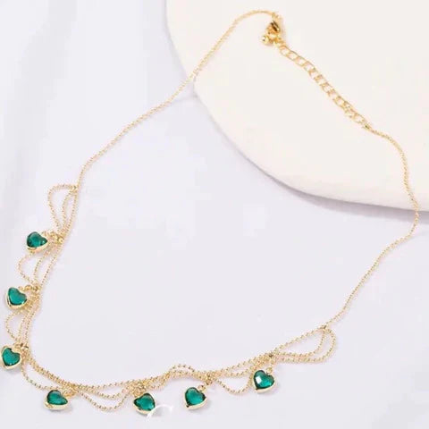 Collar de corazón único con piedras de circonio