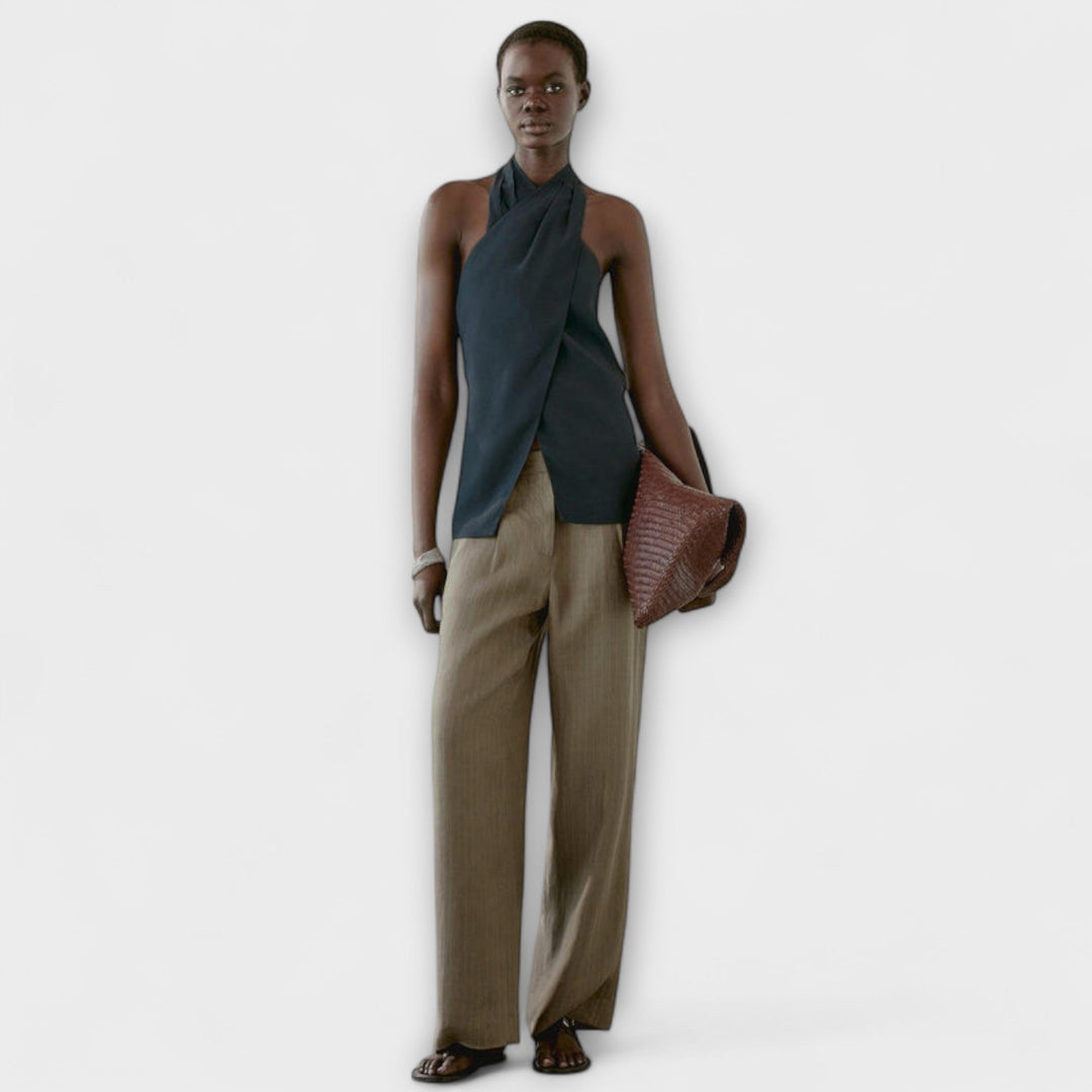 Top azul con corte en la espalda - Elegancia y comodidad en verano