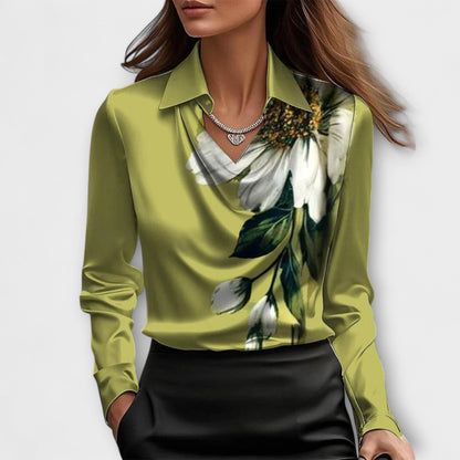 Camisa blanca brillante con cuello con volantes