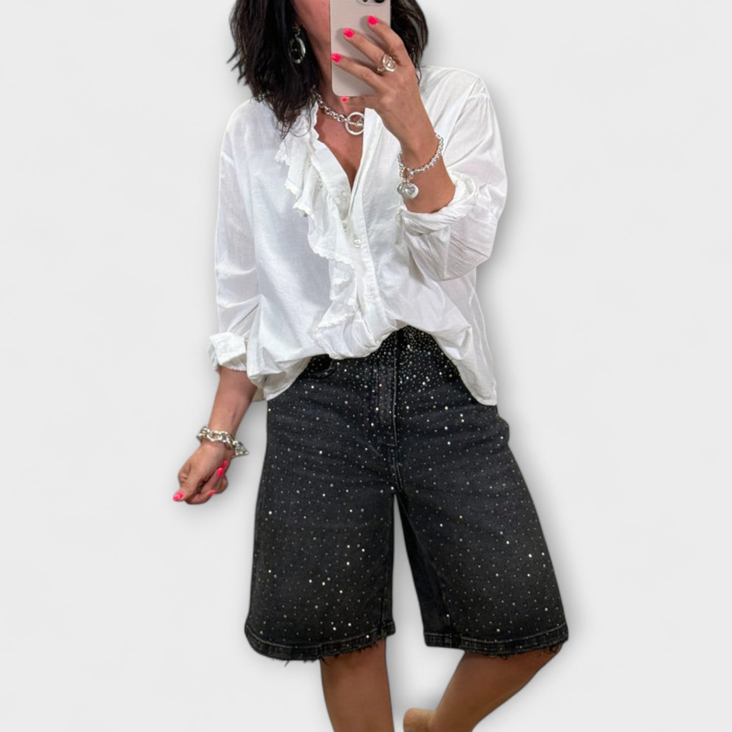 Pantalones bermuda con adornos de Swarovski
