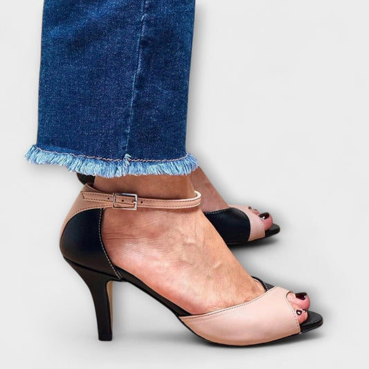 Nuarla™ | Escote elegante con tira