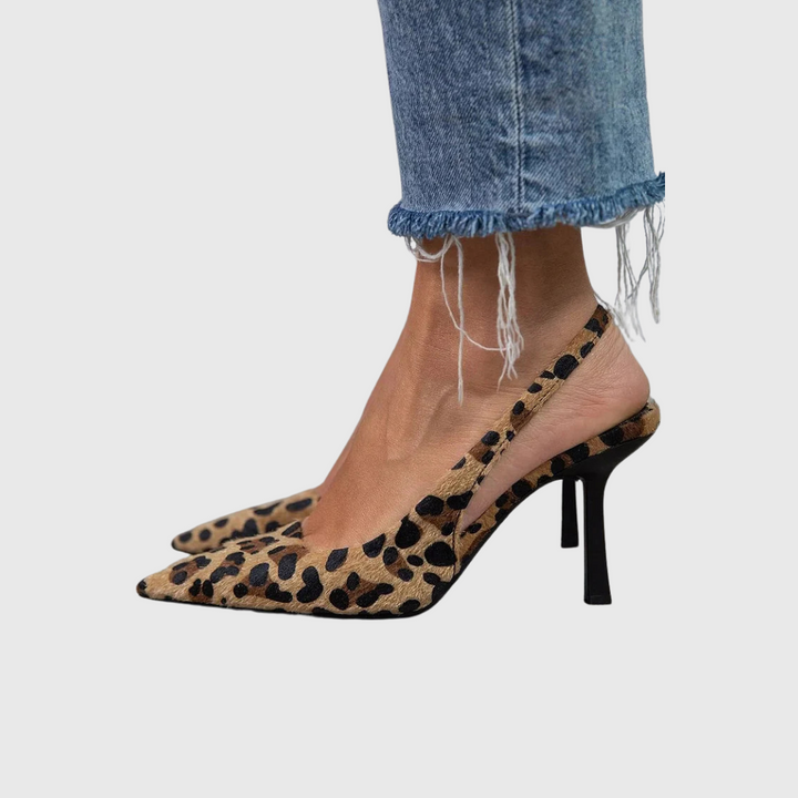 Seda - Tacones Stiletto de Charol con Punta Afila y Estampado de Leopardo en Caqui
