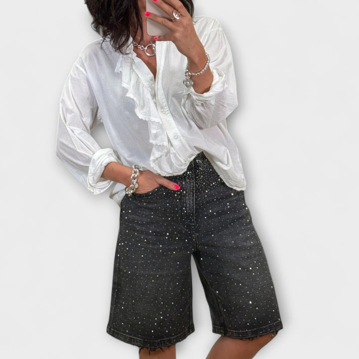 Pantalones bermuda con adornos de Swarovski