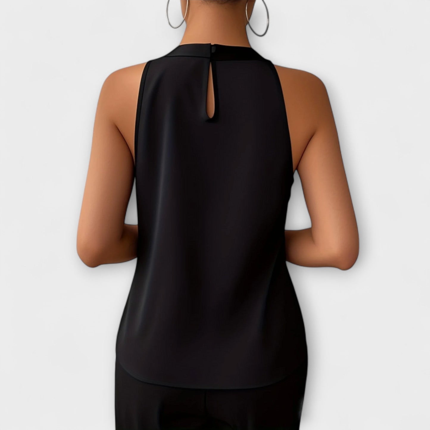 Camisa de satén elegante con hombros al descubierto