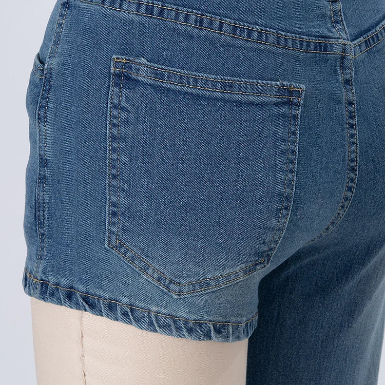 Pantalones vaqueros asimétricos con una tira de hombro