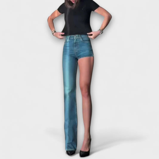 Pantalones vaqueros asimétricos con una tira de hombro