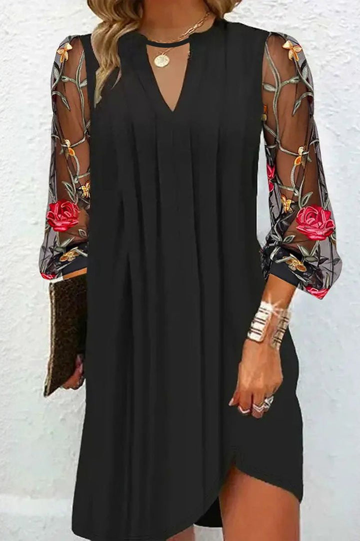 Rena™ | Vestido mini elegante con cuello en V y mangas transparentes