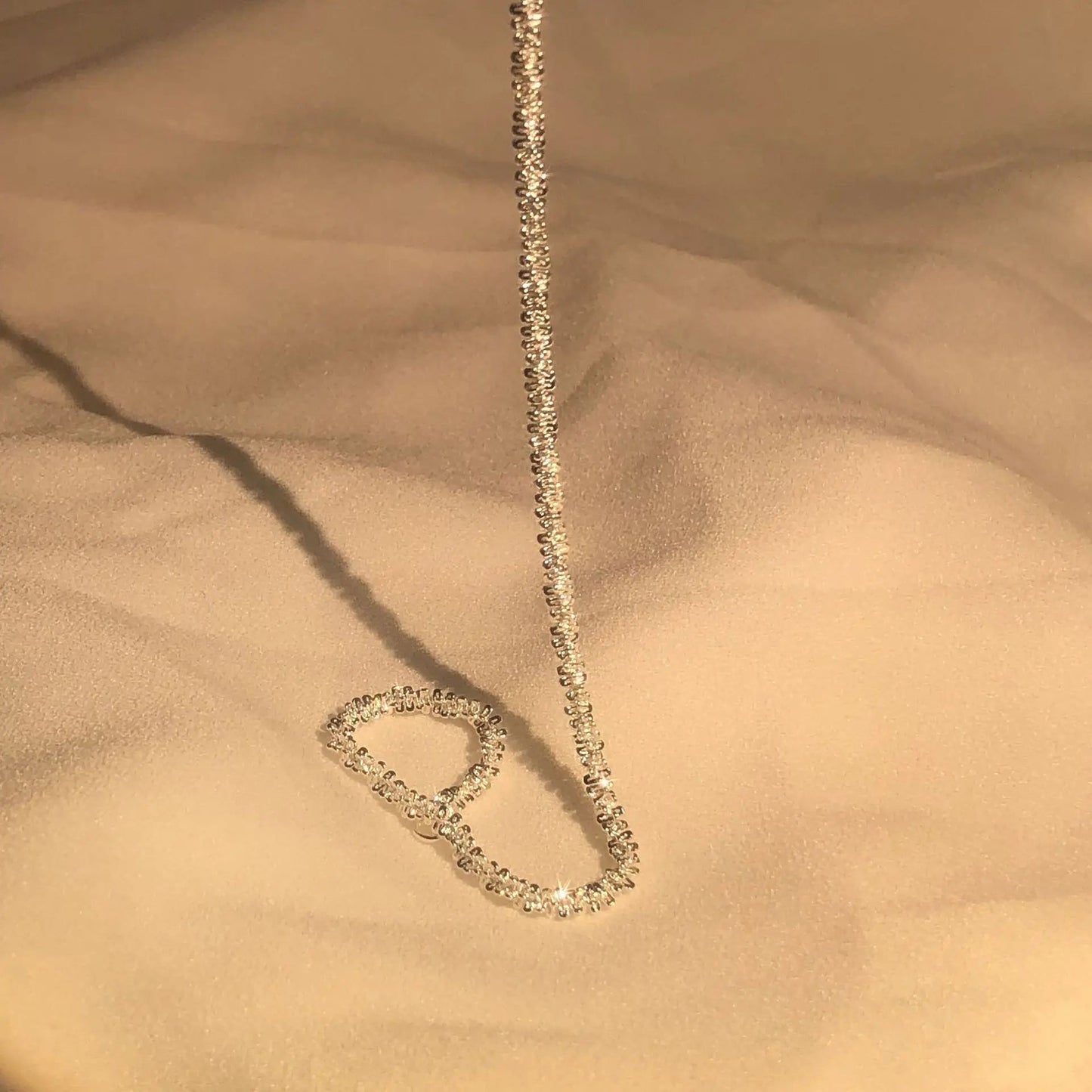 Pulsera elegante y brillante con un toque de lujo