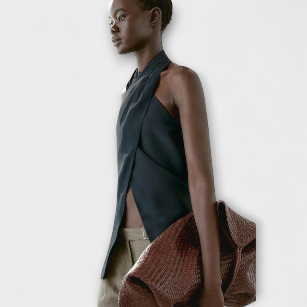 Top azul con corte en la espalda - Elegancia y comodidad en verano