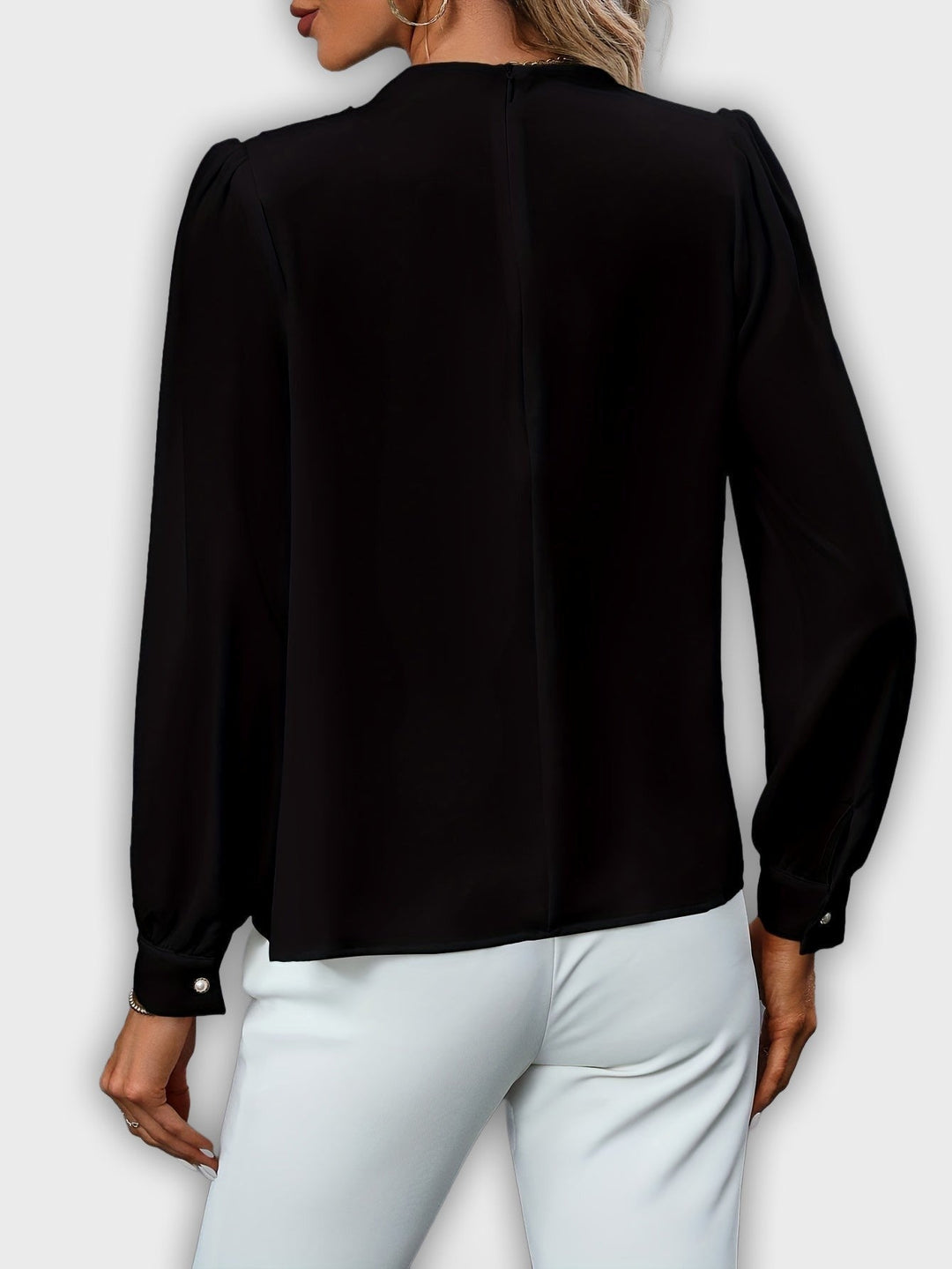 Camisa elegante con cuello alto