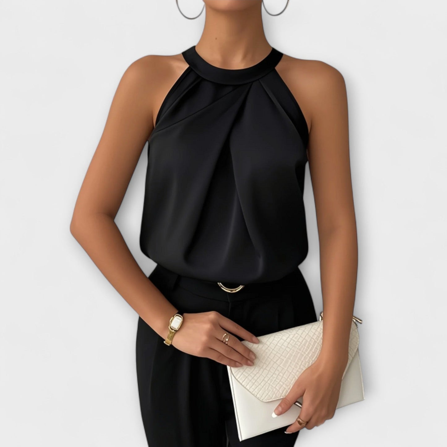 Camisa de satén elegante con hombros al descubierto