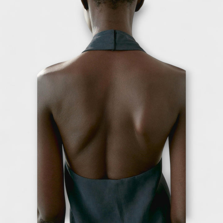 Top azul con corte en la espalda - Elegancia y comodidad en verano