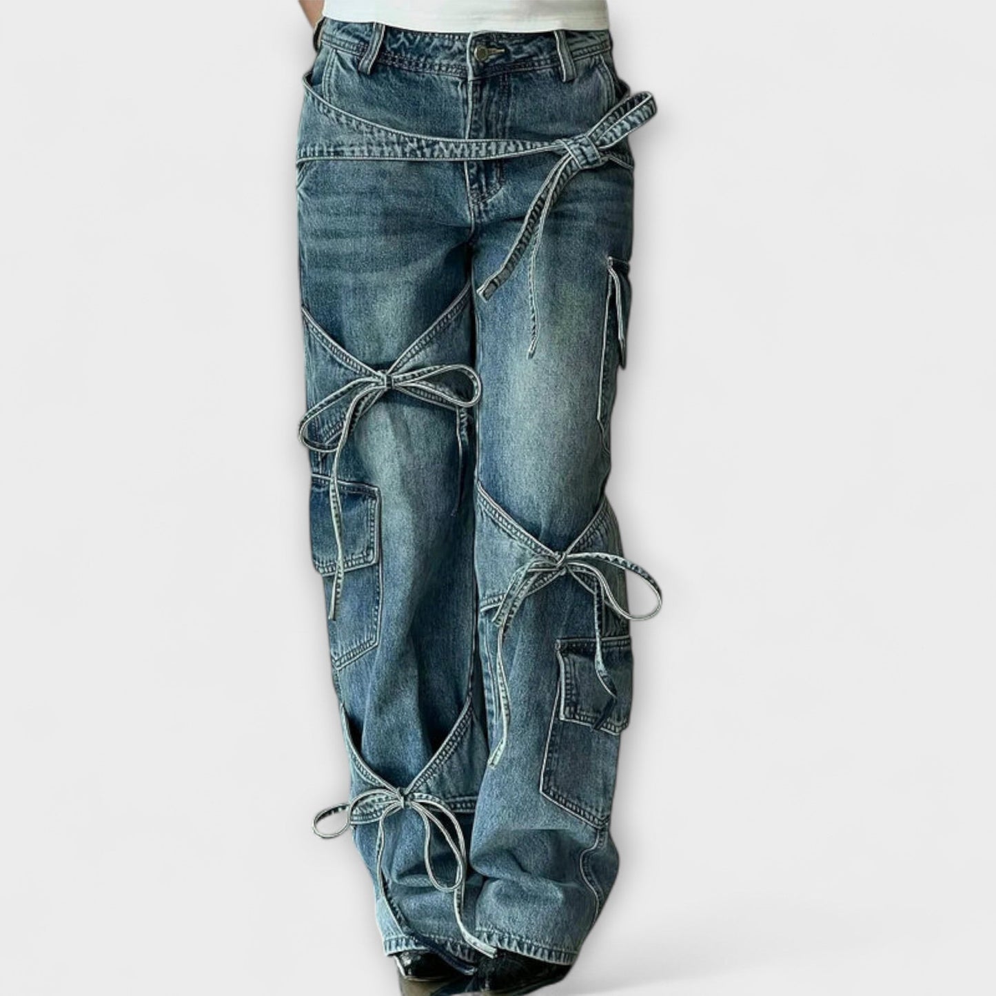 Jeans de mezclilla con detalles decorativos