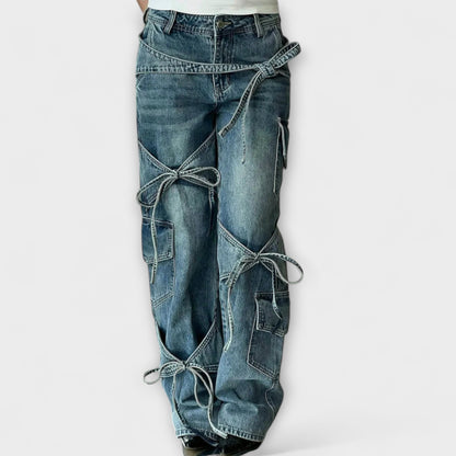 Jeans de mezclilla con detalles decorativos