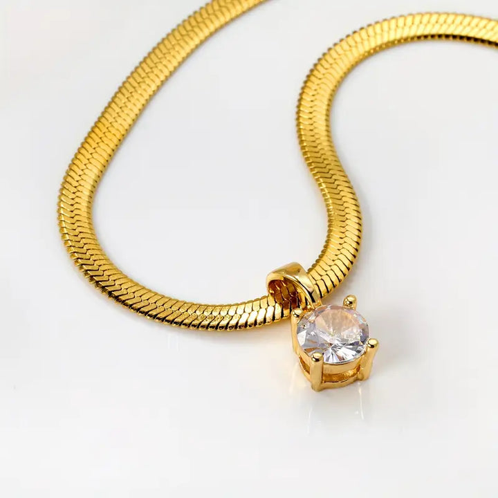 Collar elegante con colgante de strass | Oro