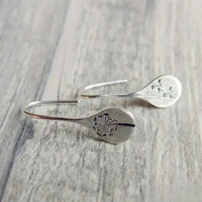 Pendientes Dandy León diseñados en color plata