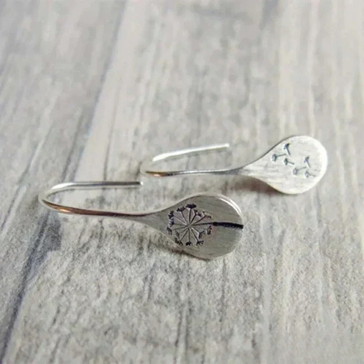 Pendientes Dandy León diseñados en color plata