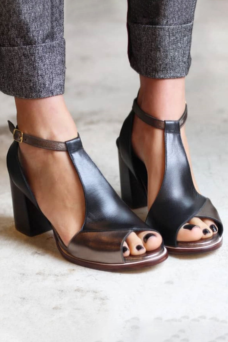 Nadaria | Sandalias peep toe de charol negro con tacón