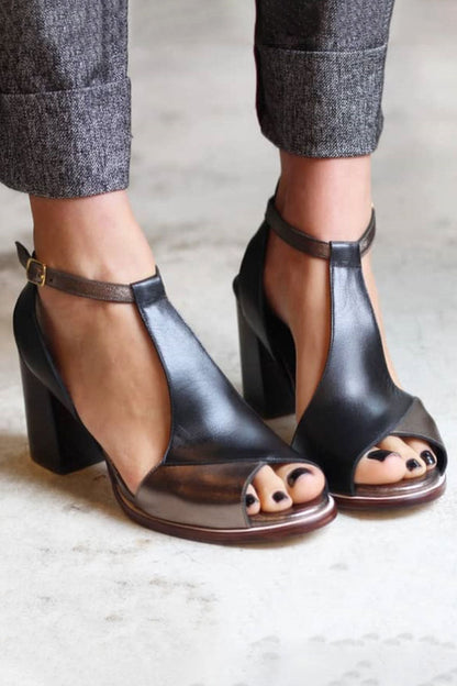 Nadaria | Sandalias peep toe de charol negro con tacón