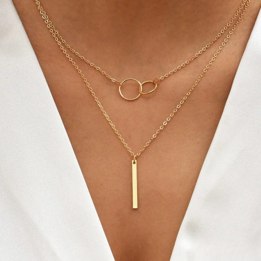 Collar de oro retro con un par de círculos dobles