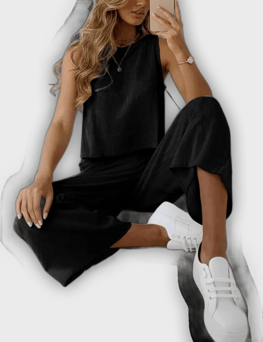 Conjunto agradable de dos piezas para mujeres - camiseta y pantalones para el verano