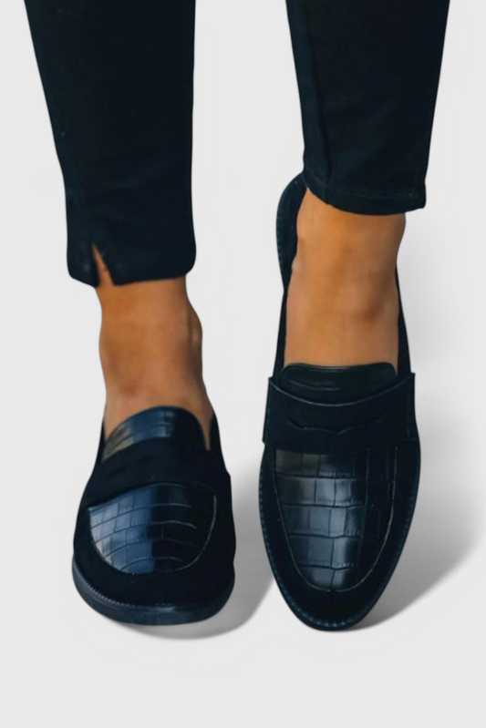 Zapatos elegantes y un libro para cada día