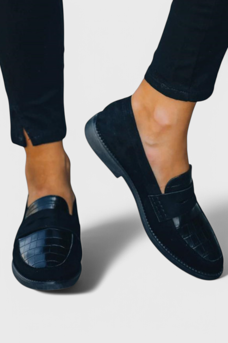 Zapatos elegantes y un libro para cada día