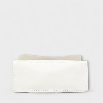 Bolso de mano de cuero marrón elegante con cierre dorado