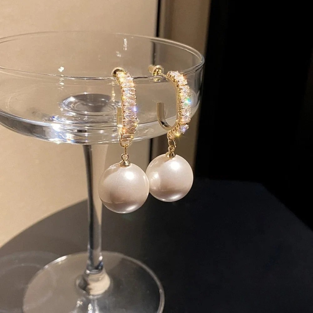 Pendientes de perlas y circonitas elegantes