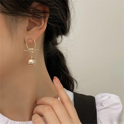 Pendientes de aro dorados con perlas - Joyas de Laura