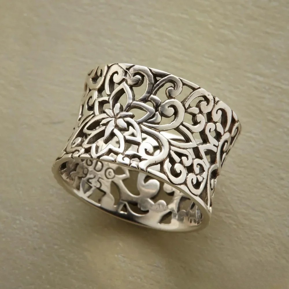 Anillo hueco antiguo - Joyería Laura