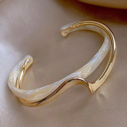 Pulsera de oro elegante con ópalo blanco